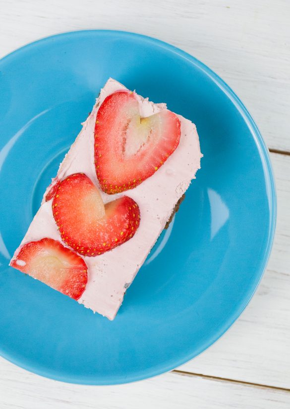 No-Bake Strawberry Cheesecake Brownies