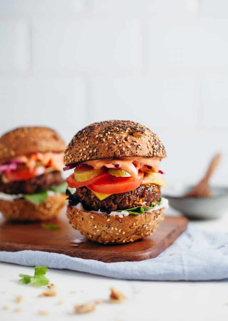 Easy Vegan Burger - SO VEGAN