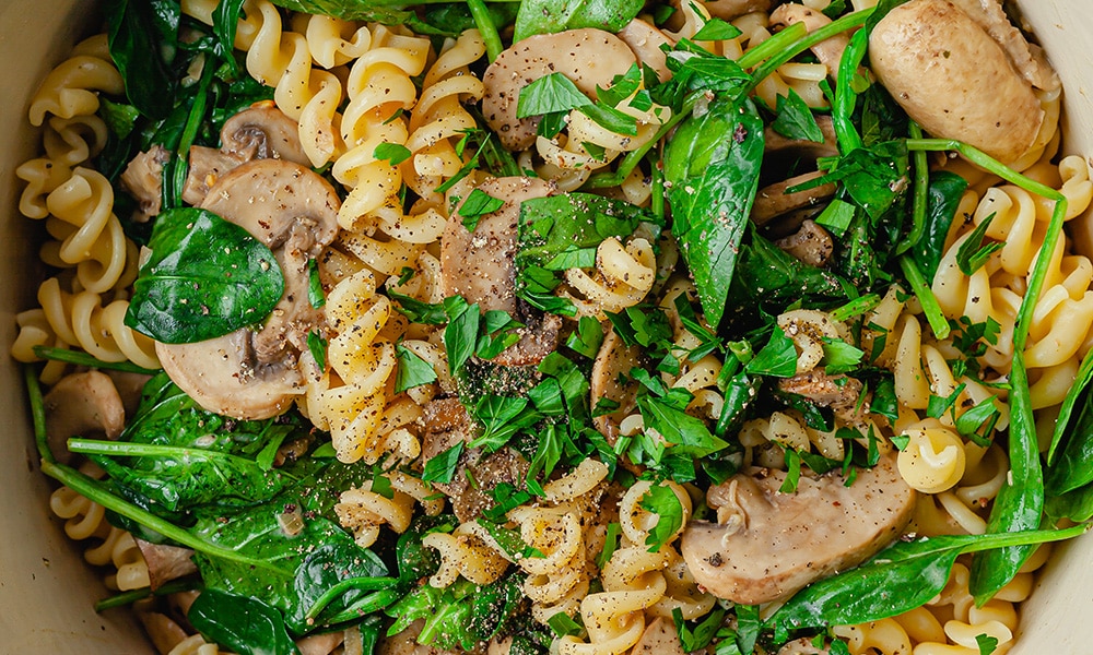 One-Pot Mushroom + Spinach Pasta - SO VEGAN