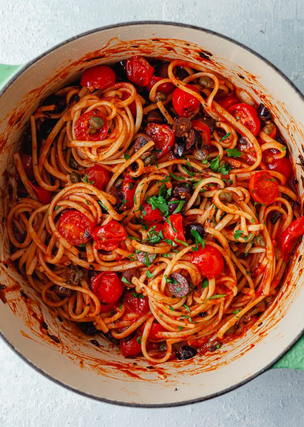 One Pot Puttanesca Pasta - SO VEGAN