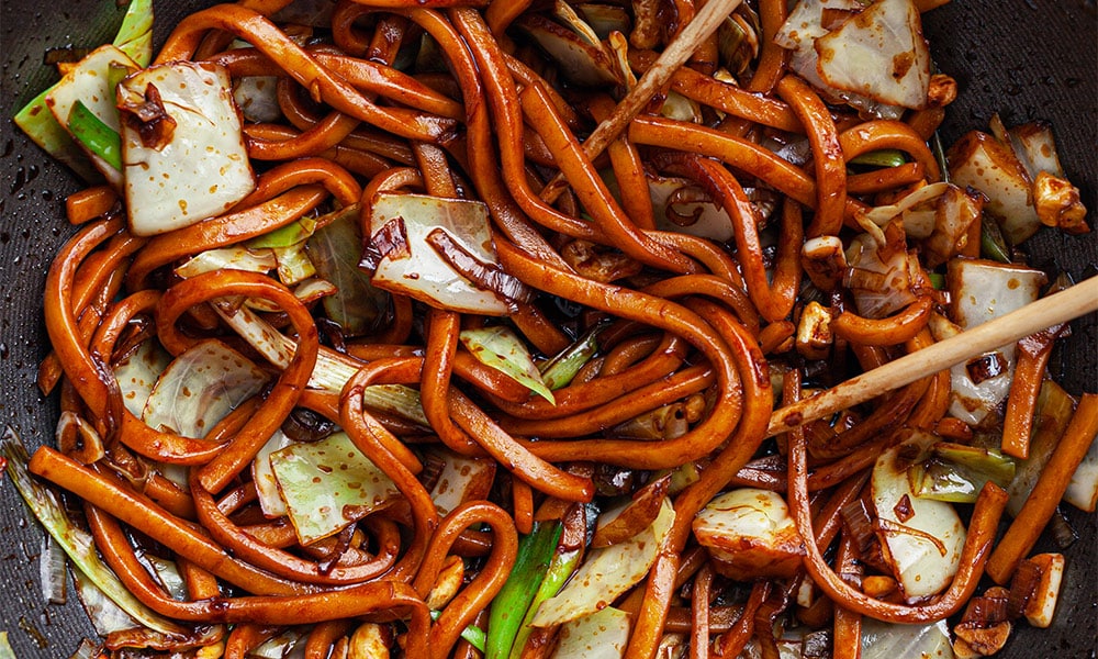 10 Minute Cabbage Udon Noodles - SO VEGAN