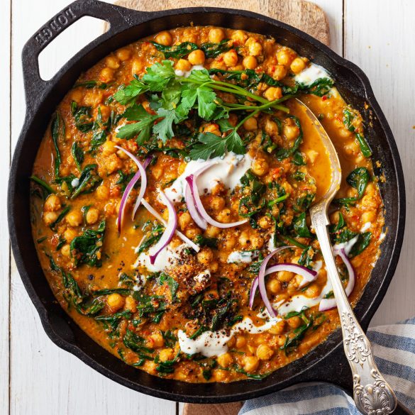Spinach + Chickpea Curry - SO VEGAN