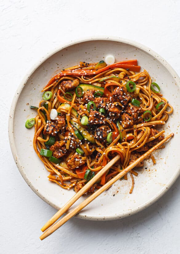 Sriracha Tempeh Noodles